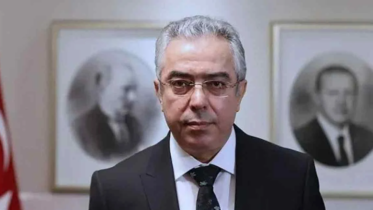 Foto - Cumhurbaşkanı Danışmanı’nın "Türk vatandaşlığı" çıkışı gündem oldu! MHP’den ilk yorum: Saçmalayanları not ediyoruz