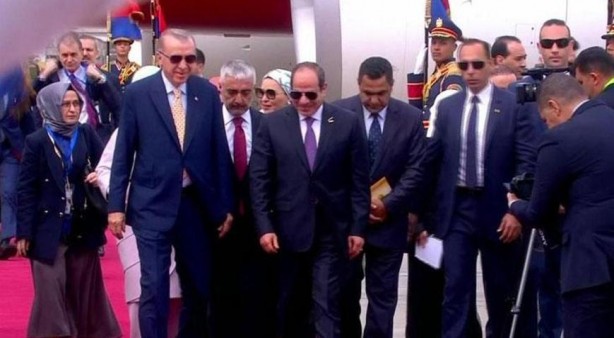 Foto - Cumhurbaşkanı Erdoğan 12 yıl sonra Mısır'da! Erdoğan'ı Sisi böyle karşıladı! İşte dikkat çeken fotoğraflar