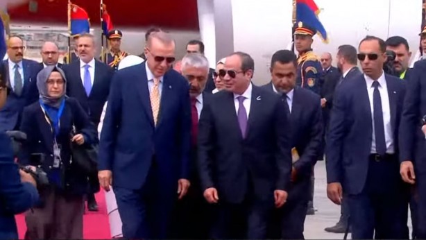 Foto - Cumhurbaşkanı Erdoğan 12 yıl sonra Mısır'da! Erdoğan'ı Sisi böyle karşıladı! İşte dikkat çeken fotoğraflar