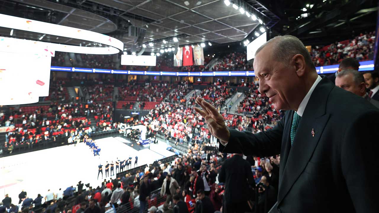Cumhurbaşkanı Erdoğan, A Milli Basketbol Takımı’nı yalnız bırakmadı