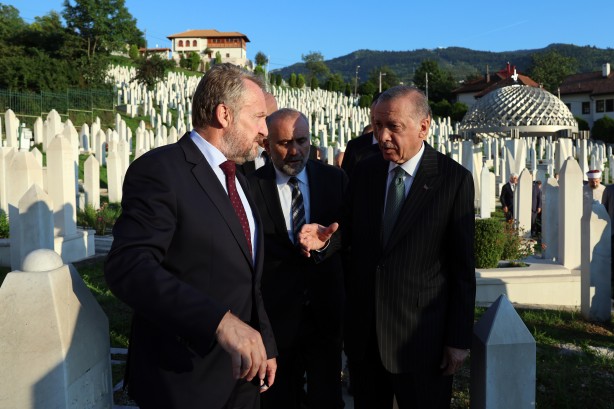 Foto - Cumhurbaşkanı Erdoğan, Aliya İzzetbegoviç'in mezarını ziyaret etti