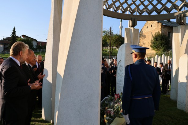 Foto - Cumhurbaşkanı Erdoğan, Aliya İzzetbegoviç'in mezarını ziyaret etti
