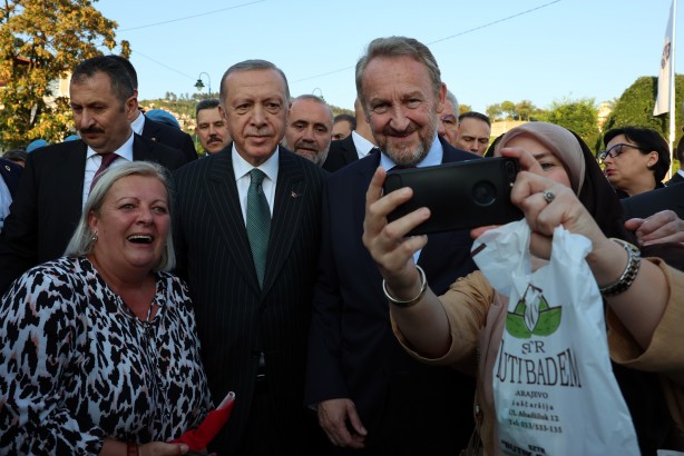 Foto - Cumhurbaşkanı Erdoğan, Aliya İzzetbegoviç'in mezarını ziyaret etti