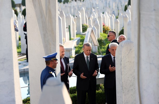 Foto - Cumhurbaşkanı Erdoğan, Aliya İzzetbegoviç'in mezarını ziyaret etti