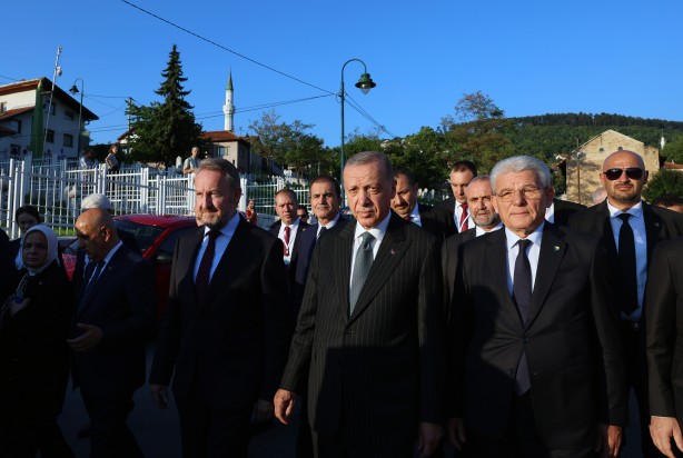 Foto - Cumhurbaşkanı Erdoğan, Aliya İzzetbegoviç'in mezarını ziyaret etti