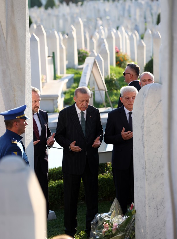 Foto - Cumhurbaşkanı Erdoğan, Aliya İzzetbegoviç'in mezarını ziyaret etti