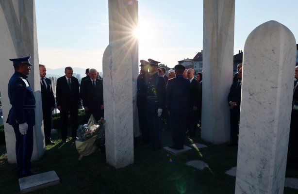 Foto - Cumhurbaşkanı Erdoğan, Aliya İzzetbegoviç'in mezarını ziyaret etti
