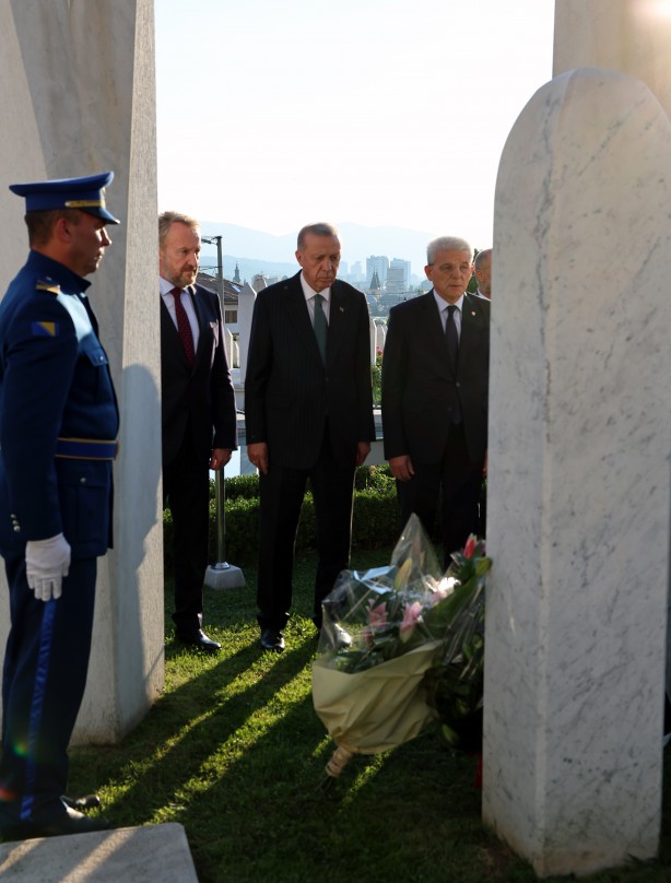 Foto - Cumhurbaşkanı Erdoğan, Aliya İzzetbegoviç'in mezarını ziyaret etti