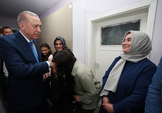 Cumhurbaşkanı Erdoğan Ankara'da bir aileye misafir oldu