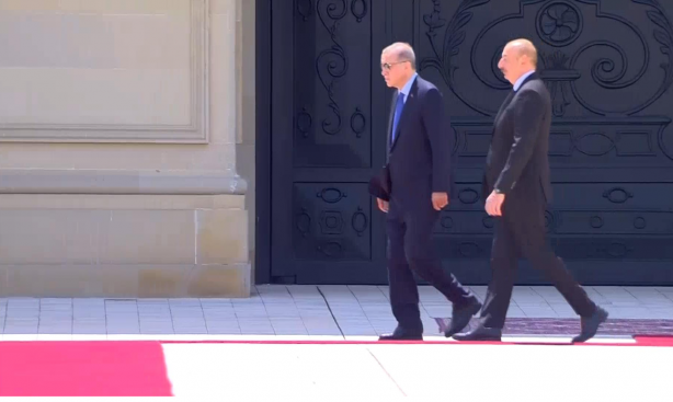 Foto - Cumhurbaşkanı Erdoğan, Azerbaycan’da resmi törenle karşılandı