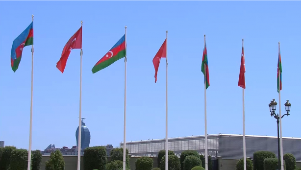 Foto - Cumhurbaşkanı Erdoğan, Azerbaycan’da resmi törenle karşılandı