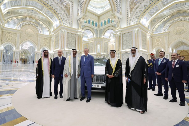 Foto - Cumhurbaşkanı Erdoğan BAE Devlet Başkanı Al Nahyan'a TOGG hediye etti