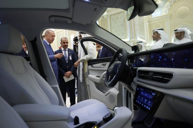 Foto - Cumhurbaşkanı Erdoğan BAE Devlet Başkanı Al Nahyan'a TOGG hediye etti