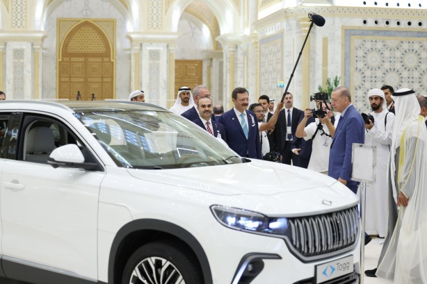 Foto - Cumhurbaşkanı Erdoğan BAE Devlet Başkanı Al Nahyan'a TOGG hediye etti