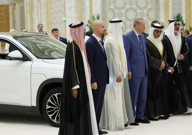 Foto - Cumhurbaşkanı Erdoğan BAE Devlet Başkanı Al Nahyan'a TOGG hediye etti