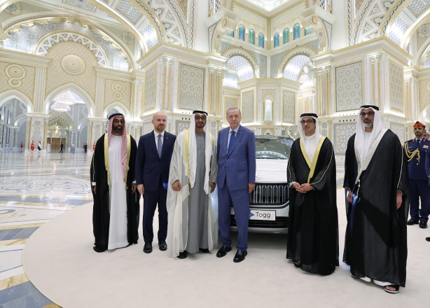 Foto - Cumhurbaşkanı Erdoğan BAE Devlet Başkanı Al Nahyan'a TOGG hediye etti
