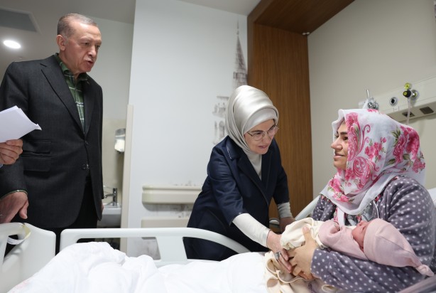 Foto - Cumhurbaşkanı Erdoğan, Başakşehir Çam ve Sakura Şehir Hastanesi'nde tedavi gören depremzedeleri ziyaret etti