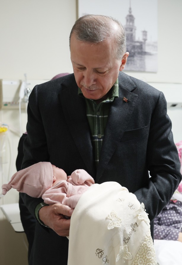 Foto - Cumhurbaşkanı Erdoğan, Başakşehir Çam ve Sakura Şehir Hastanesi'nde tedavi gören depremzedeleri ziyaret etti