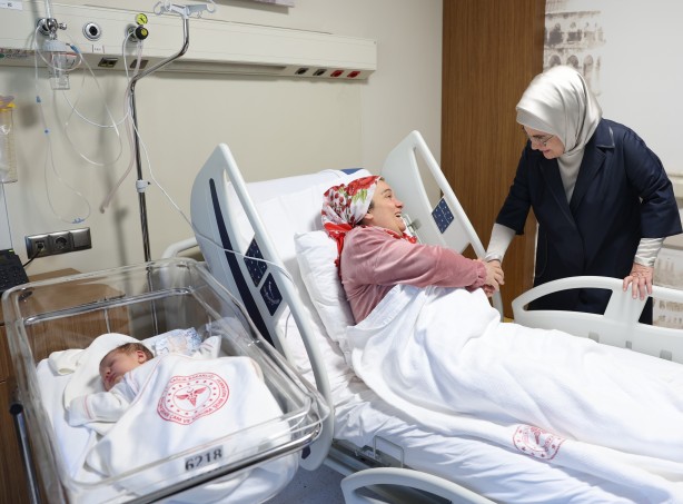 Foto - Cumhurbaşkanı Erdoğan, Başakşehir Çam ve Sakura Şehir Hastanesi'nde tedavi gören depremzedeleri ziyaret etti