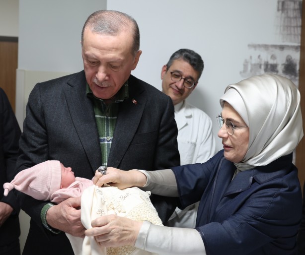 Foto - Cumhurbaşkanı Erdoğan, Başakşehir Çam ve Sakura Şehir Hastanesi'nde tedavi gören depremzedeleri ziyaret etti