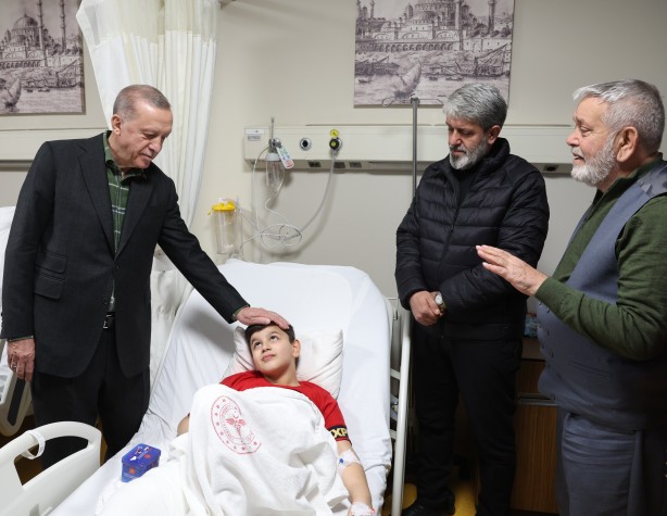 Foto - Cumhurbaşkanı Erdoğan, Başakşehir Çam ve Sakura Şehir Hastanesi'nde tedavi gören depremzedeleri ziyaret etti