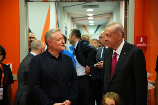 Foto - Cumhurbaşkanı Erdoğan, Başakşehir takımını soyunma odasında tebrik etti