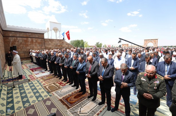 Foto - Cumhurbaşkanı Erdoğan, cuma namazını Malazgirt'te kıldı