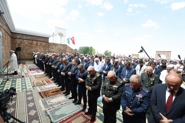 Foto - Cumhurbaşkanı Erdoğan, cuma namazını Malazgirt'te kıldı