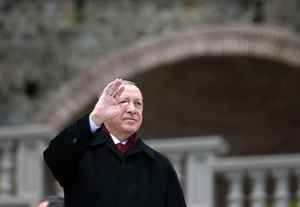 Foto - Cumhurbaşkanı Erdoğan fetih kutlamaları dolayısıyla Boğaz'dan geçen tekneleri selamladı