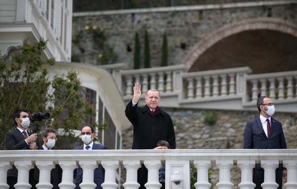 Foto - Tekneler saat 11.30'da Tarabya'da bulunan Huber Köşkü'nün önünden geçti.