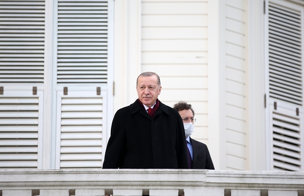 Foto - Cumhurbaşkanı Erdoğan fetih kutlamaları dolayısıyla Boğaz'dan geçen tekneleri selamladı