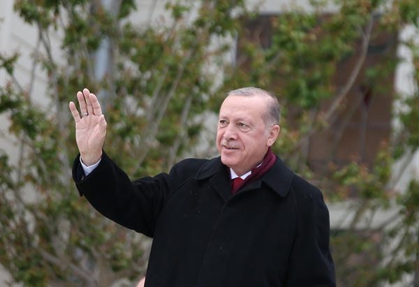 Foto - Cumhurbaşkanı Erdoğan fetih kutlamaları dolayısıyla Boğaz'dan geçen tekneleri selamladı