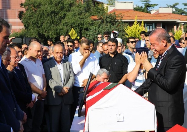 Cumhurbaşkanı Erdoğan gözyaşlarına hakim olamadı