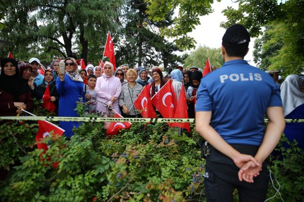 Foto - Cumhurbaşkanı Erdoğan güllerle karşılandı
