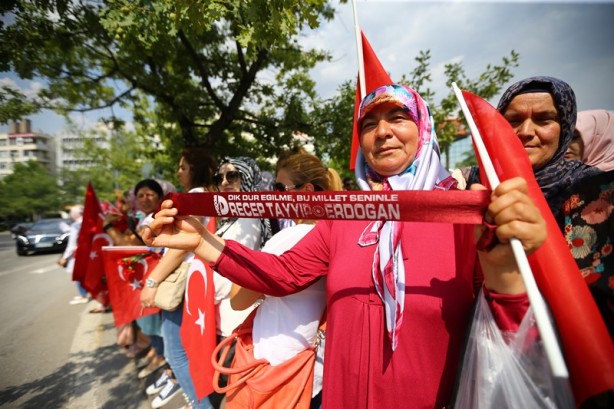 Foto - Cumhurbaşkanı Erdoğan güllerle karşılandı