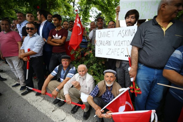 Foto - Cumhurbaşkanı Erdoğan güllerle karşılandı