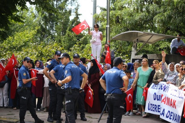 Foto - Cumhurbaşkanı Erdoğan güllerle karşılandı
