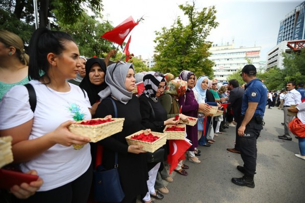 Foto - Cumhurbaşkanı Erdoğan güllerle karşılandı