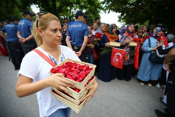 Foto - Cumhurbaşkanı Erdoğan güllerle karşılandı