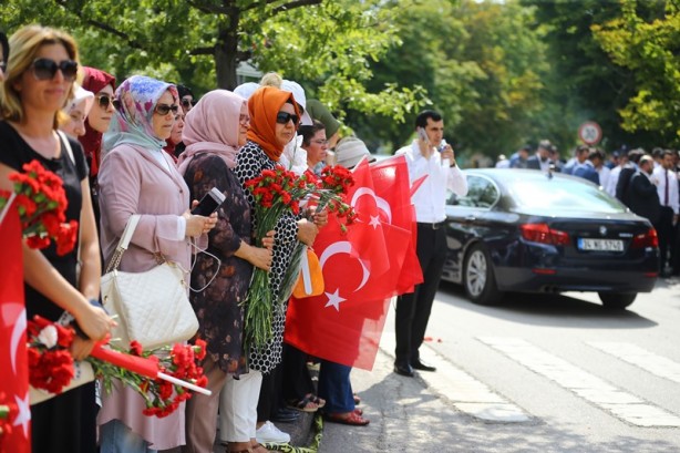 Foto - Cumhurbaşkanı Erdoğan güllerle karşılandı