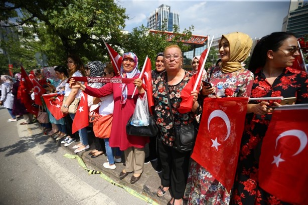 Foto - Cumhurbaşkanı Erdoğan güllerle karşılandı