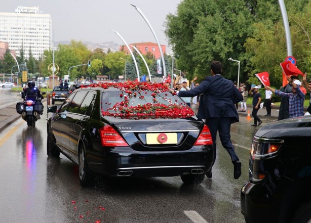 Foto - Cumhurbaşkanı Erdoğan güllerle karşılandı