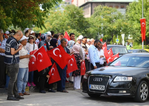 Foto - Cumhurbaşkanı Erdoğan güllerle karşılandı