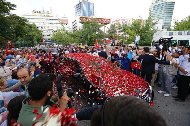 Foto - Cumhurbaşkanı Erdoğan güllerle karşılandı