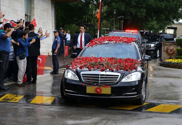 Foto - Cumhurbaşkanı Erdoğan güllerle karşılandı