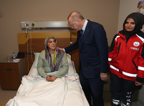 Foto - Cumhurbaşkanı Erdoğan hastanede yaralıları ziyaret etti