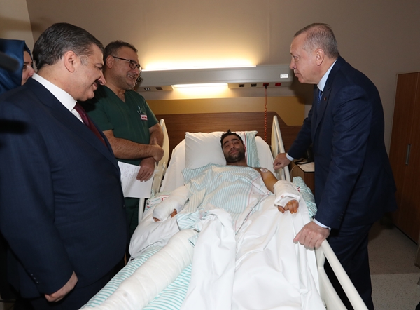 Foto - Cumhurbaşkanı Erdoğan hastanede yaralıları ziyaret etti