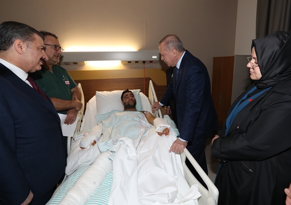 Foto - Cumhurbaşkanı Erdoğan hastanede yaralıları ziyaret etti