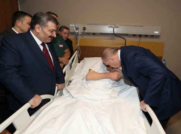 Foto - Cumhurbaşkanı Erdoğan hastanede yaralıları ziyaret etti
