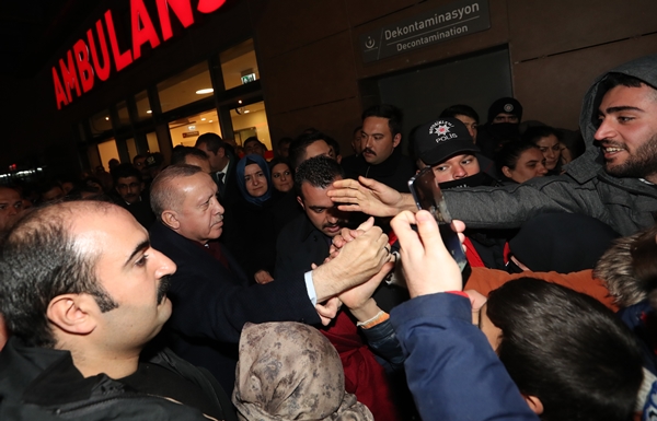 Foto - Cumhurbaşkanı Erdoğan hastanede yaralıları ziyaret etti